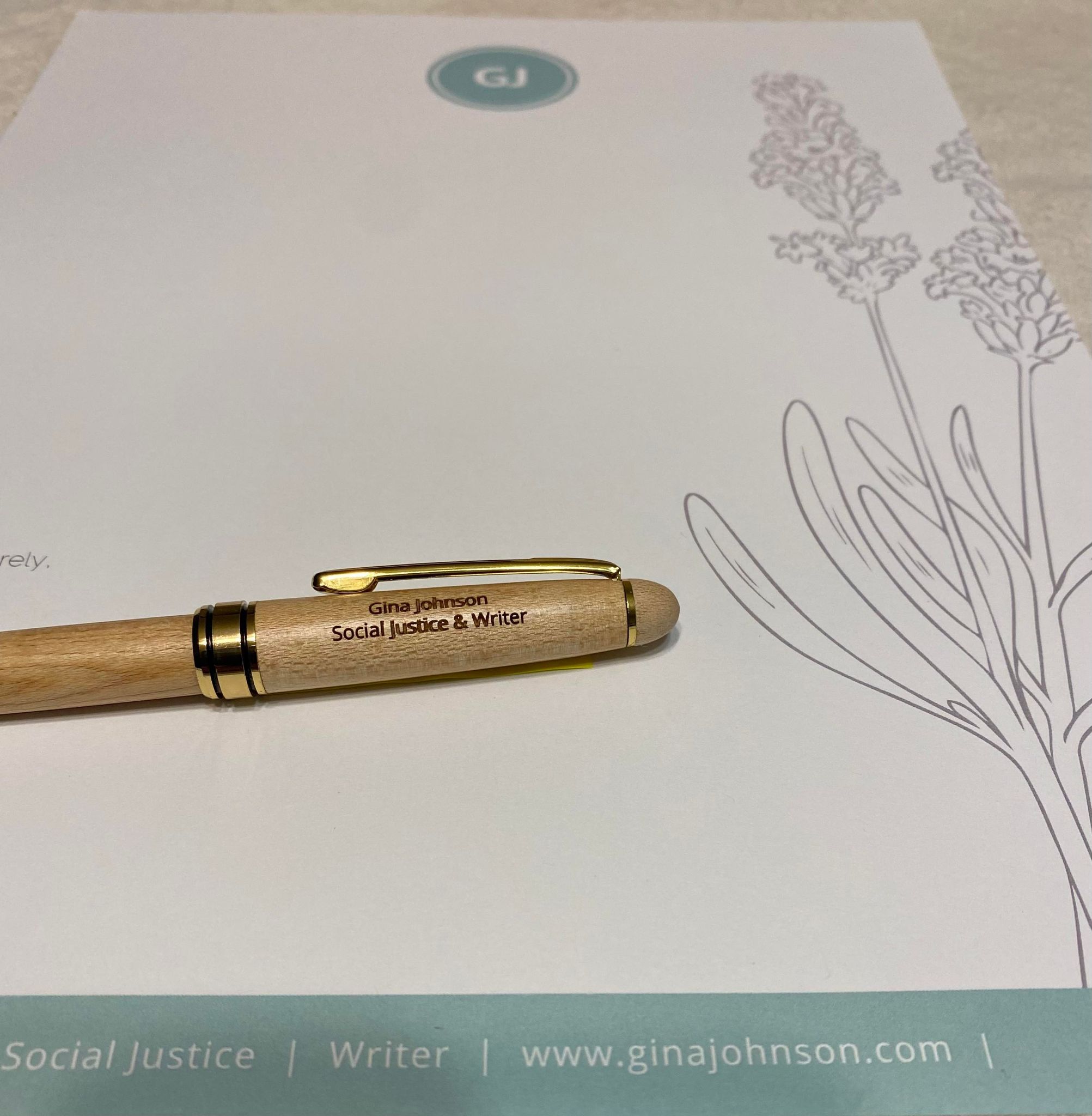 A picture of a pen and stationary